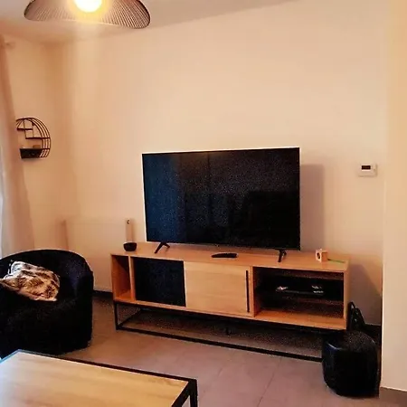 Pour 4 Personnes Entre Paris Et Disneyland. Apartment